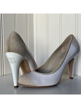 CHANEL White Suede Ombre Pumps Size 38.5